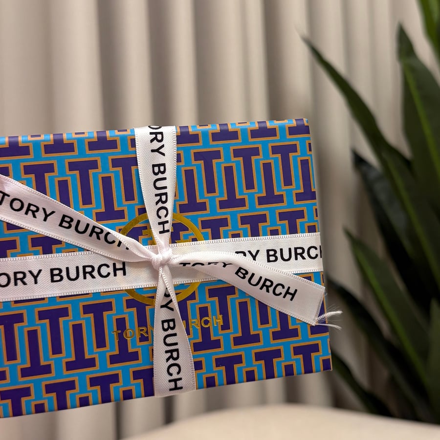 طقم TORY BURCH شامل الملحقات