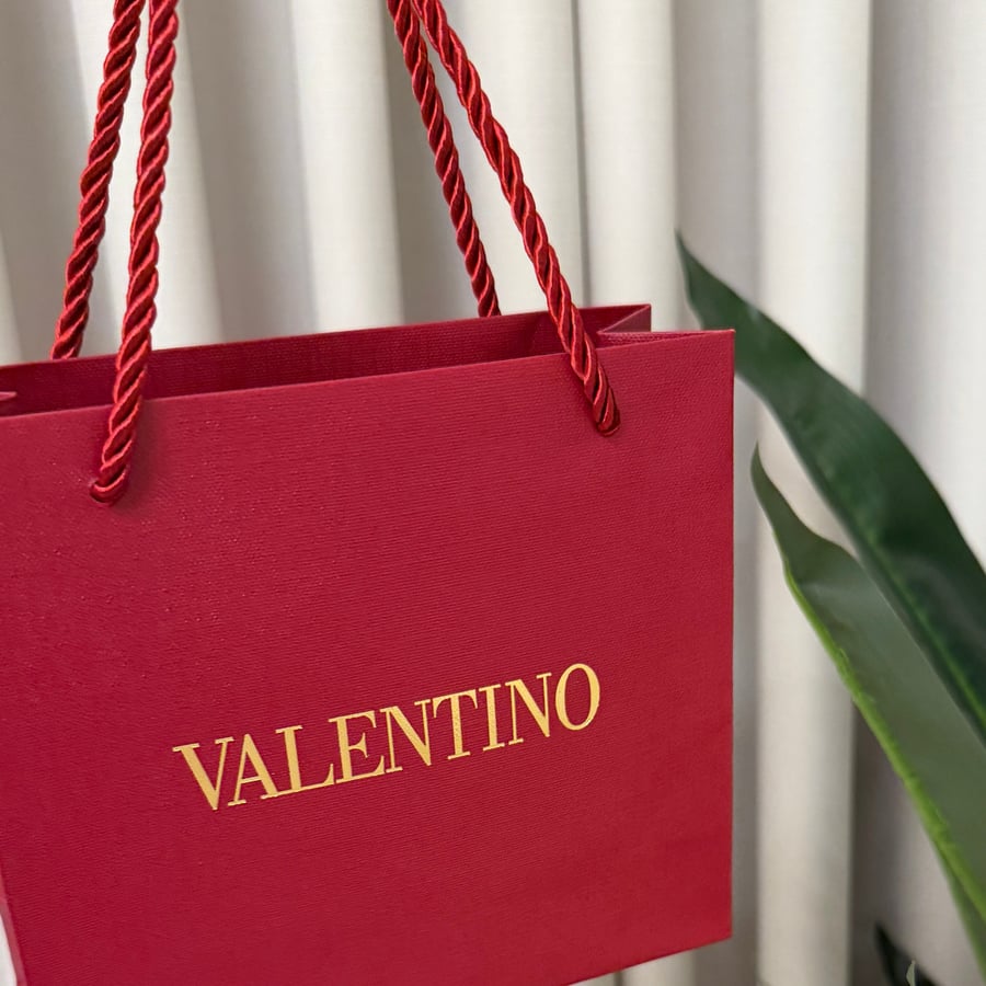 طقم VALENTINO شامل المُلحقات