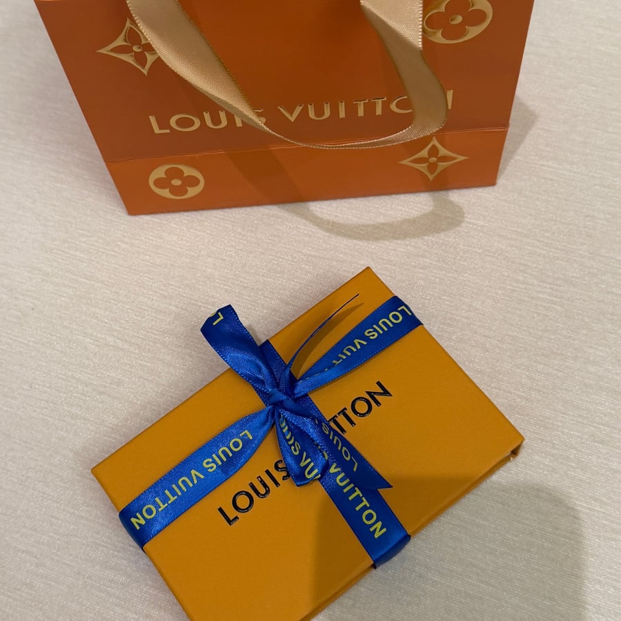 طقم Lv شامل الملحقات