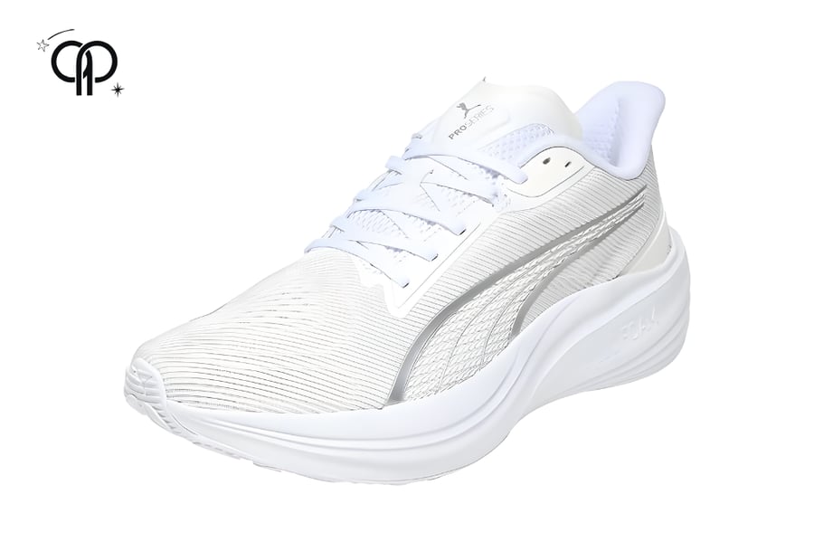 حذاء نسائي بوما ابيض Puma Darter Pro running shoe in white.