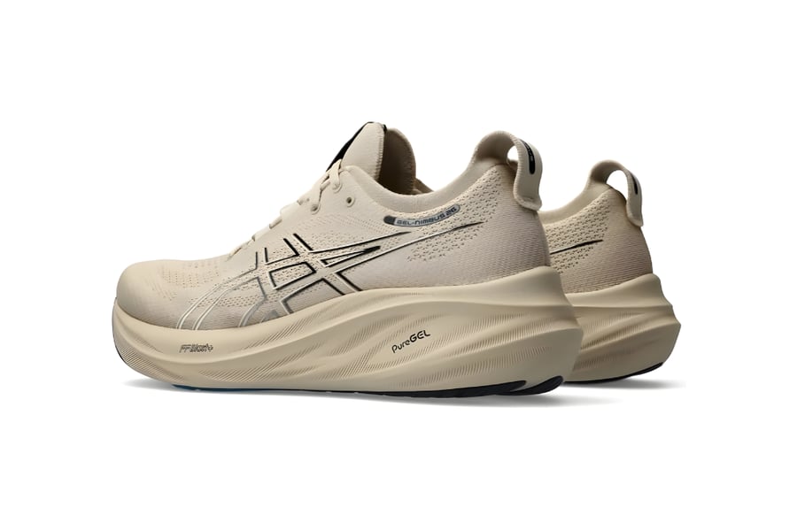 حذاء رجالي اسيكس اسود مع رمادي a pair of ASICS Gel-Nimbus 26 running shoes in the Feather Grey/Black color variant.