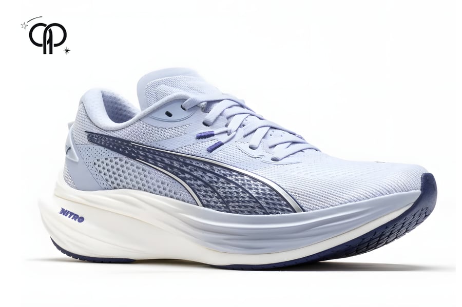 حذاء نسائي بوما ابيض مع لبني Puma Deviate NITRO 3 running shoe with a white and blue color scheme.