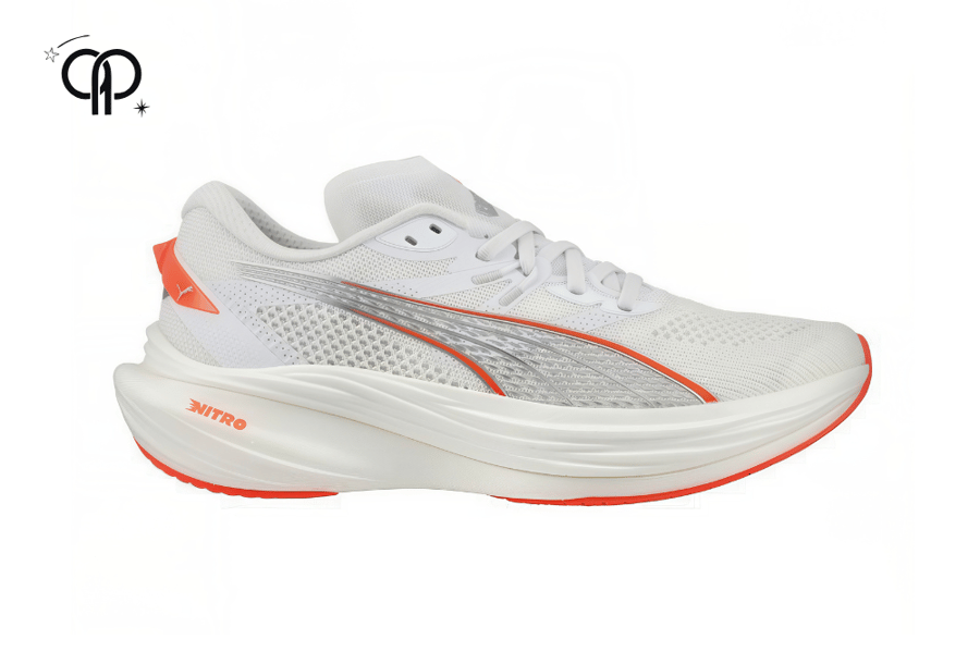 حذاء نسائي بوما ابيض مع اورانج pair of Puma Deviate NITRO 3 running shoes in a white and red colorway