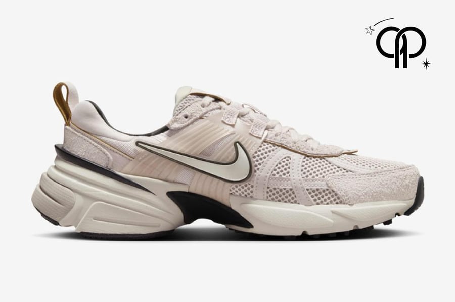 حذاء رجالي نايك بيج مع اسود a pair of women's Nike V2K Run sneakers in the "Platinum Violet" colorway.
