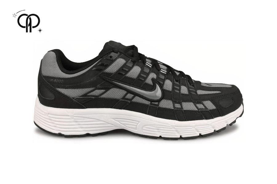 حذاء نسائي نايك اسود مع رمادي Nike P-6000 sneaker in a black and grey colorway.