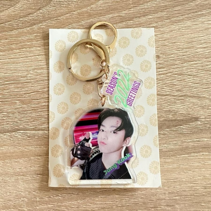 تعليقة بي تي اس - BTS season's 2022 greetings keychain
