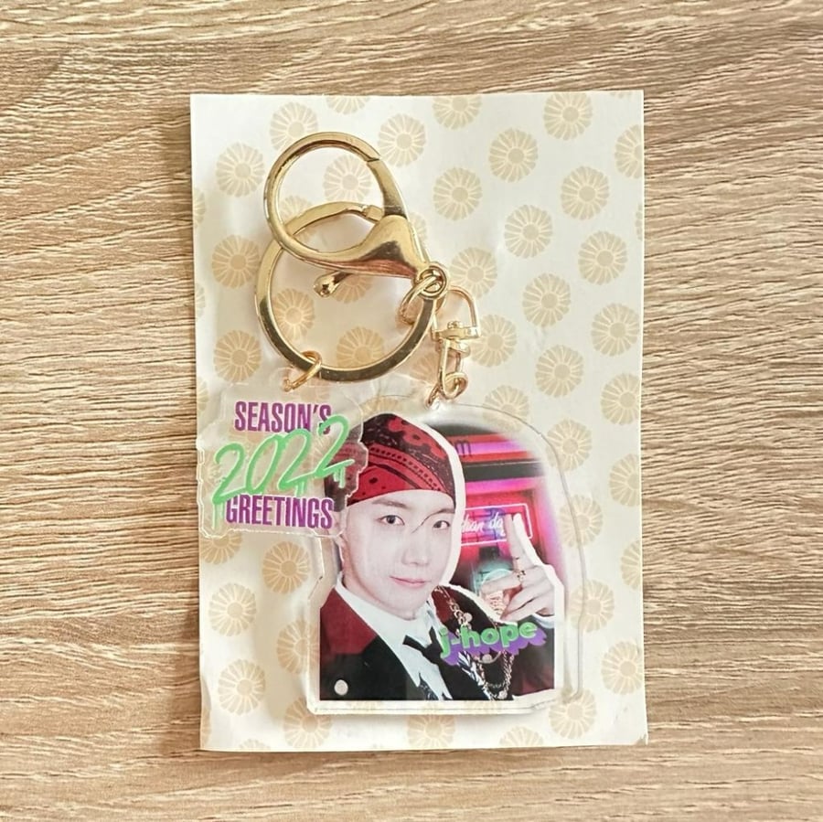 تعليقة بي تي اس - BTS season's 2022 greetings keychain