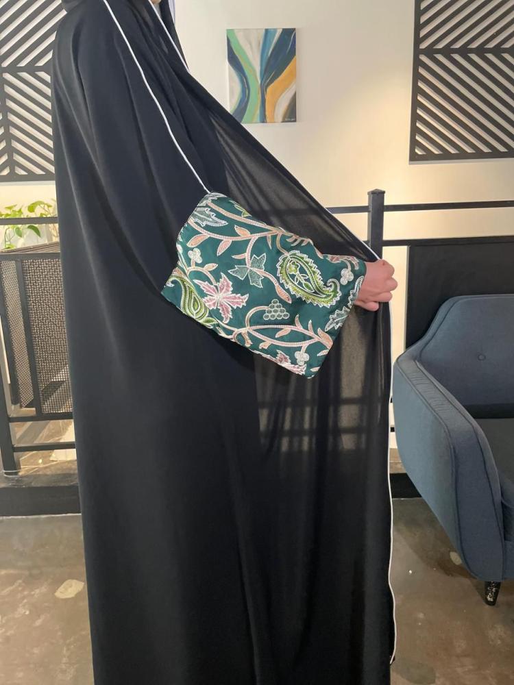عباية زاهيه