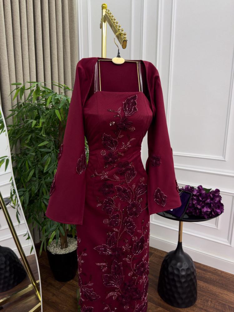 Elegant dress with gold embroidery