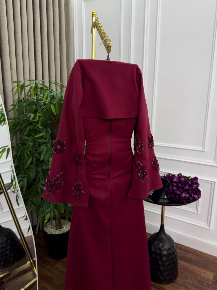 Elegant dress with gold embroidery