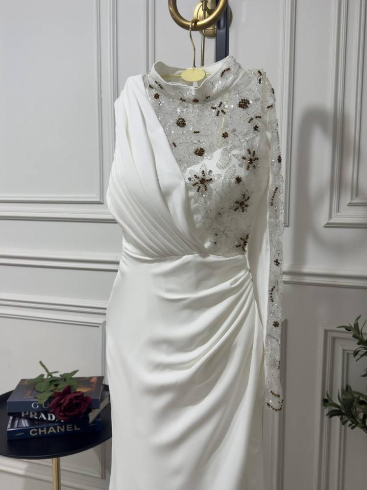 Elegant dress in white