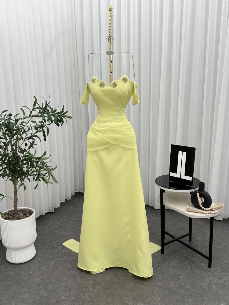 Long yellow dress