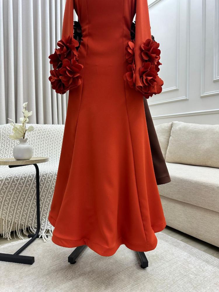Soft dress with pink sleeves