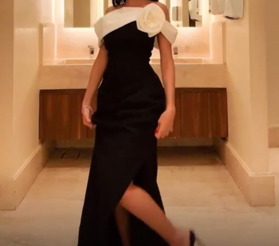 Black fitted dress decorated with a flower