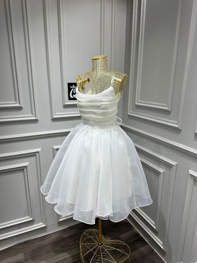White dress double circle