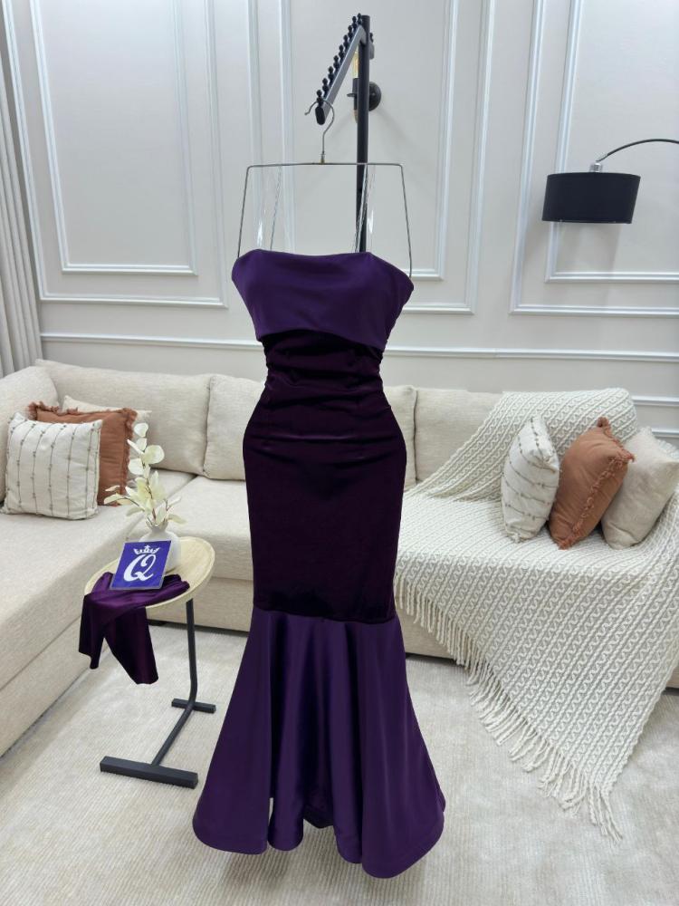 Evening dress with velvet fabric with separate sleeves