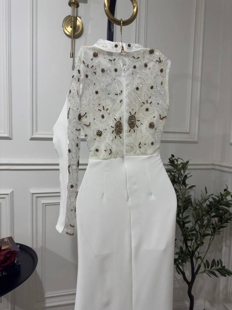 Elegant dress in white