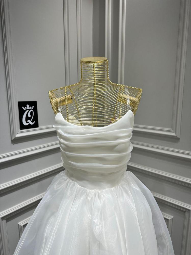 White dress double circle