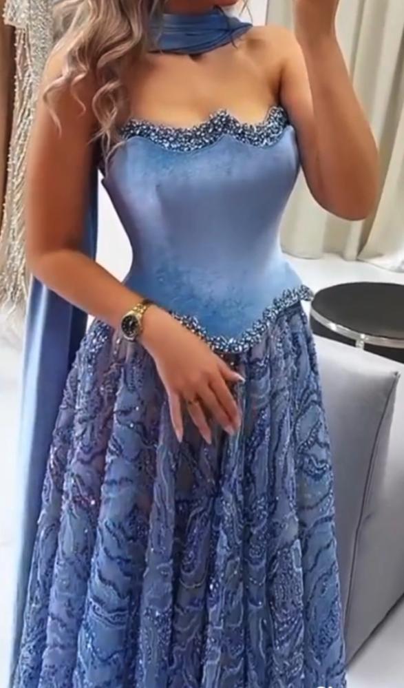 Luxurious dress with a scarf