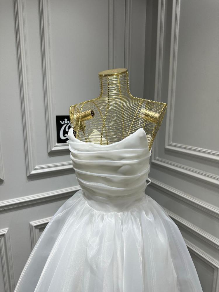 White dress double circle