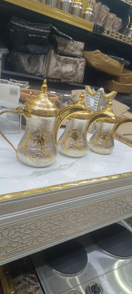دلال سيفين ونخلة نحاس