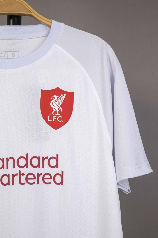 طقم ليفربول الابيض 2025