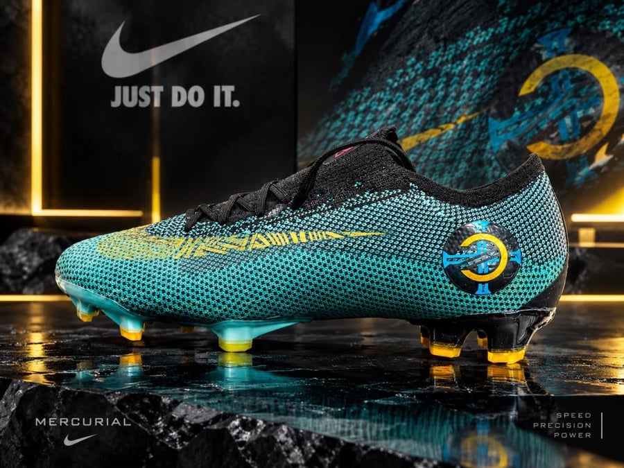 جزمة كرة قدم nike