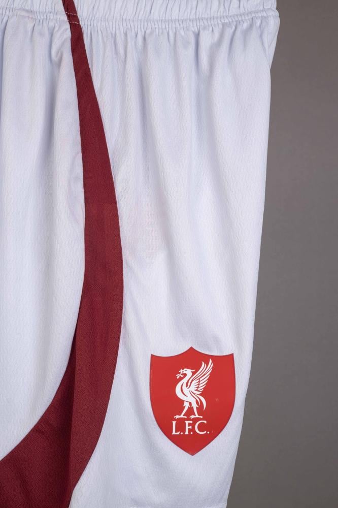 طقم ليفربول الابيض 2025