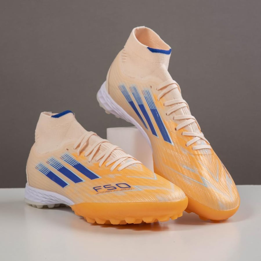 جزمة كرة قدم Adidas