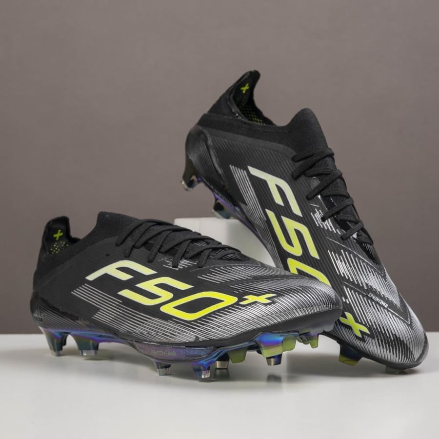 جزمة كرة قدم adidas