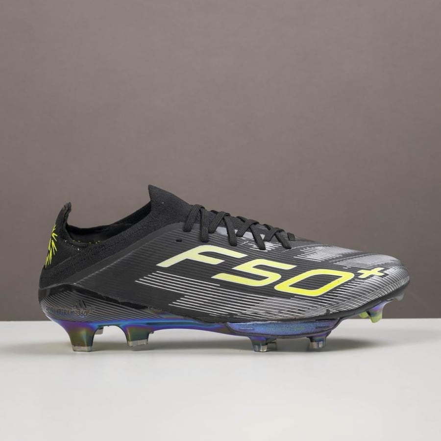 جزمة كرة قدم adidas