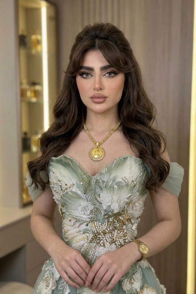 فستان دانتيل كلوش