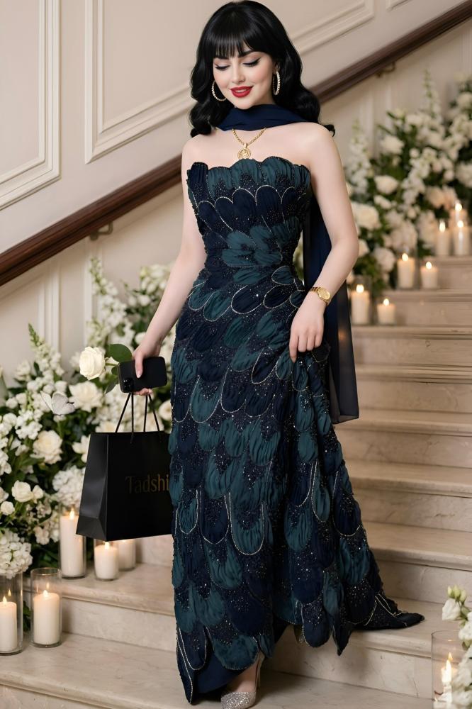 فستان سهرة خرز بتصميم هالترنيك (halterneck) من المخمل الداكن