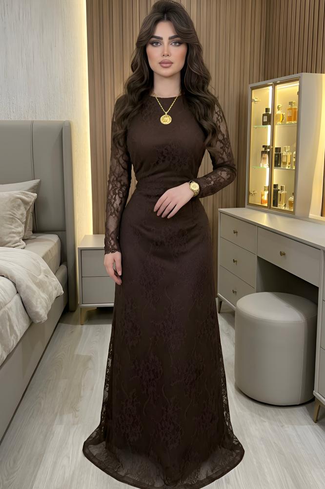 فستان بني من الدانتيل الراقي