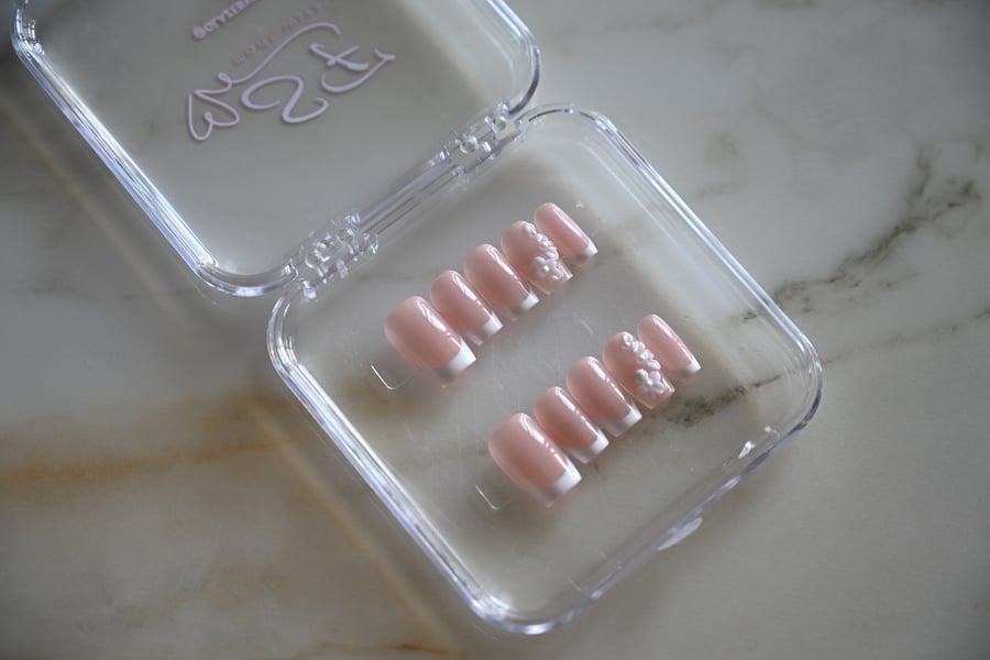 - 1 -  Alya khalil press-on Nails