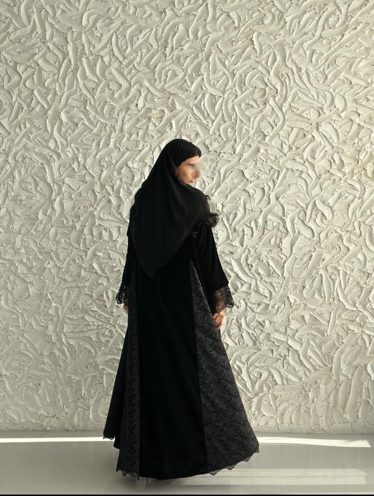 عباية مخمل اسود