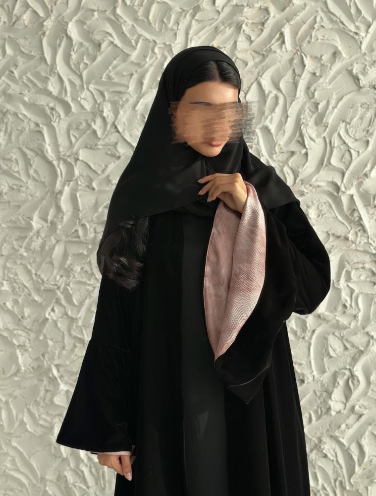 عباية مخمل اسود