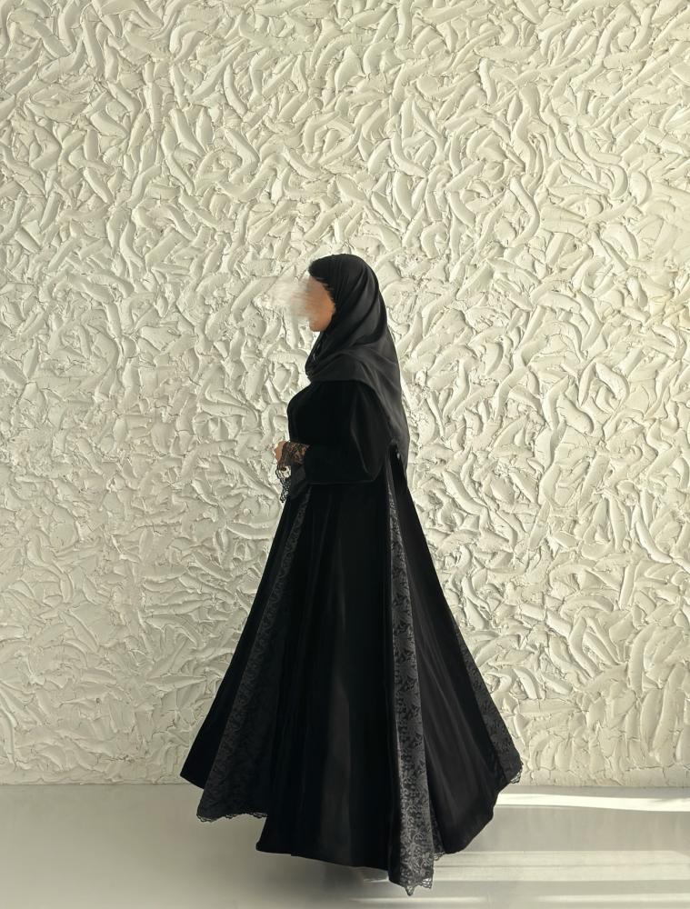 عباية مخمل اسود