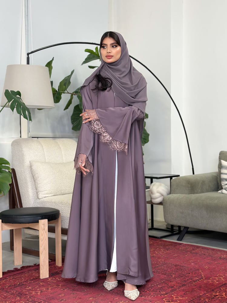 عباية كريب خفيف موف مع دانتيل