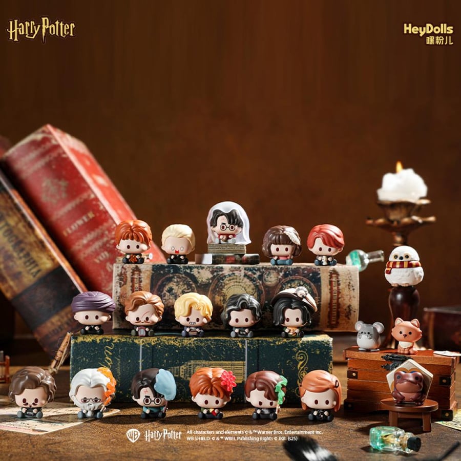 Harry Potter Defense Against the Dark Arts Mini Blind Bag |كيس مفاجآت صغير من سلسلة "هاري بوتر": الدفاع ضد فنون السحر الأسود