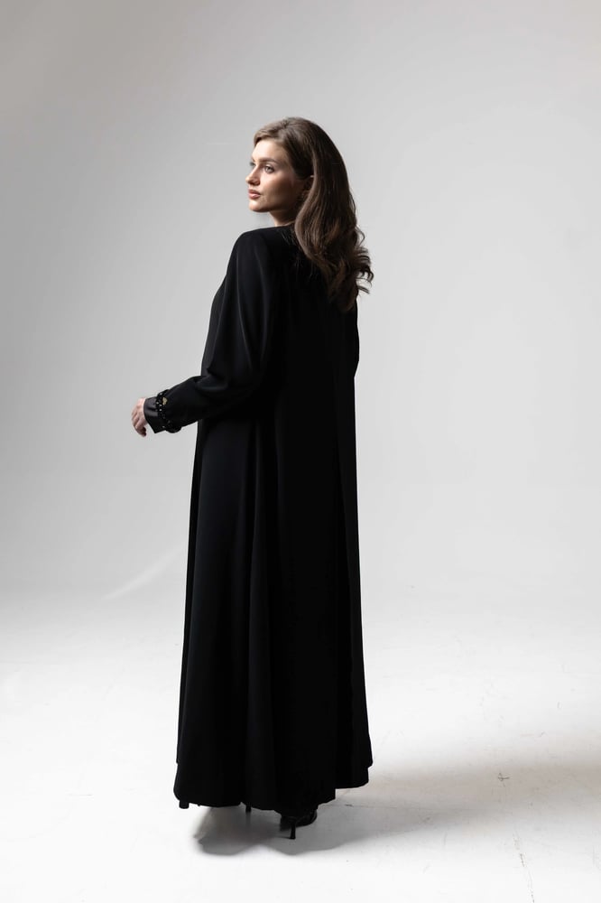 3. Obsidian Silk Blazer Cloché (طقم)