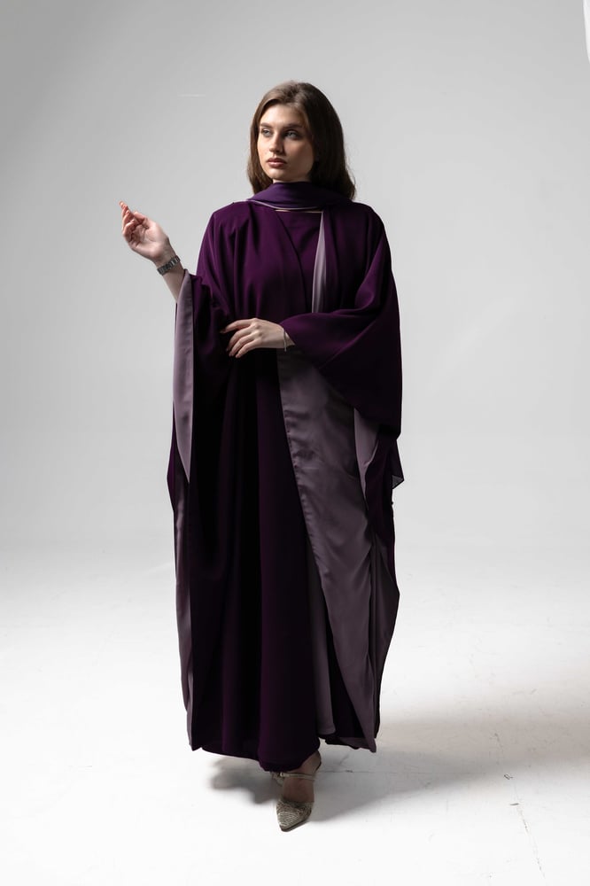 10. Amethyst Bisht (طقم)