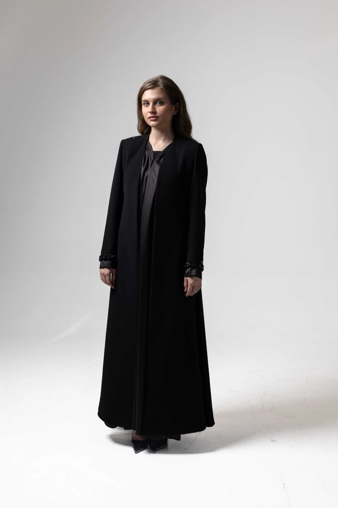 3. Obsidian Silk Blazer Cloché (طقم)