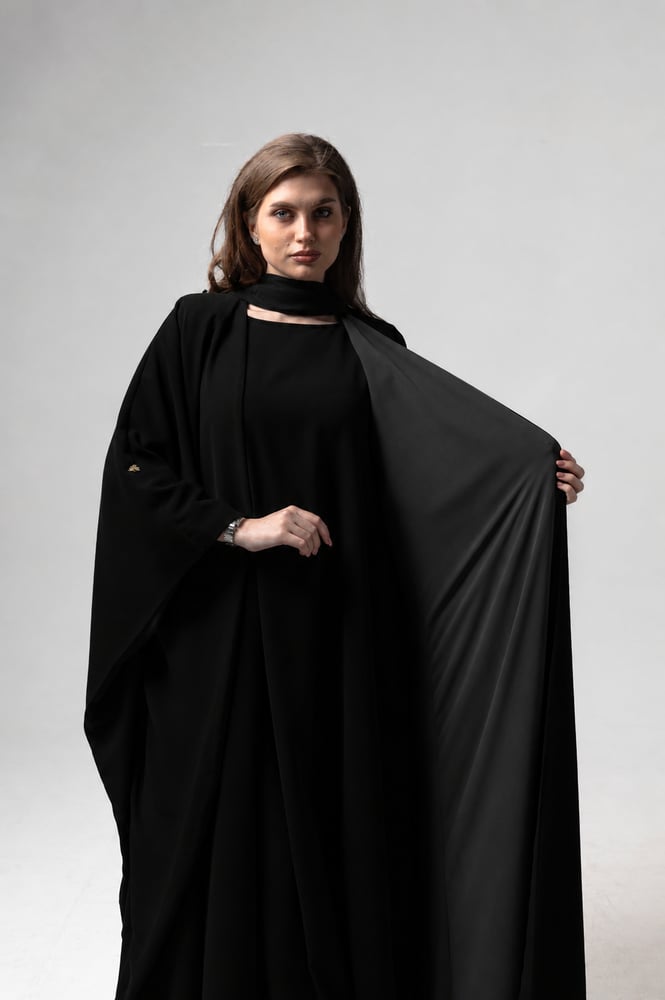 ‏12. Royal Black Bisht (طقم)