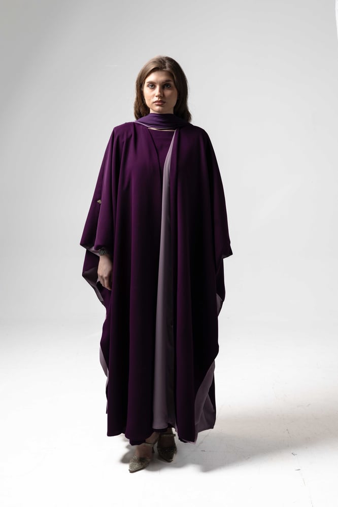 10. Amethyst Bisht (طقم)