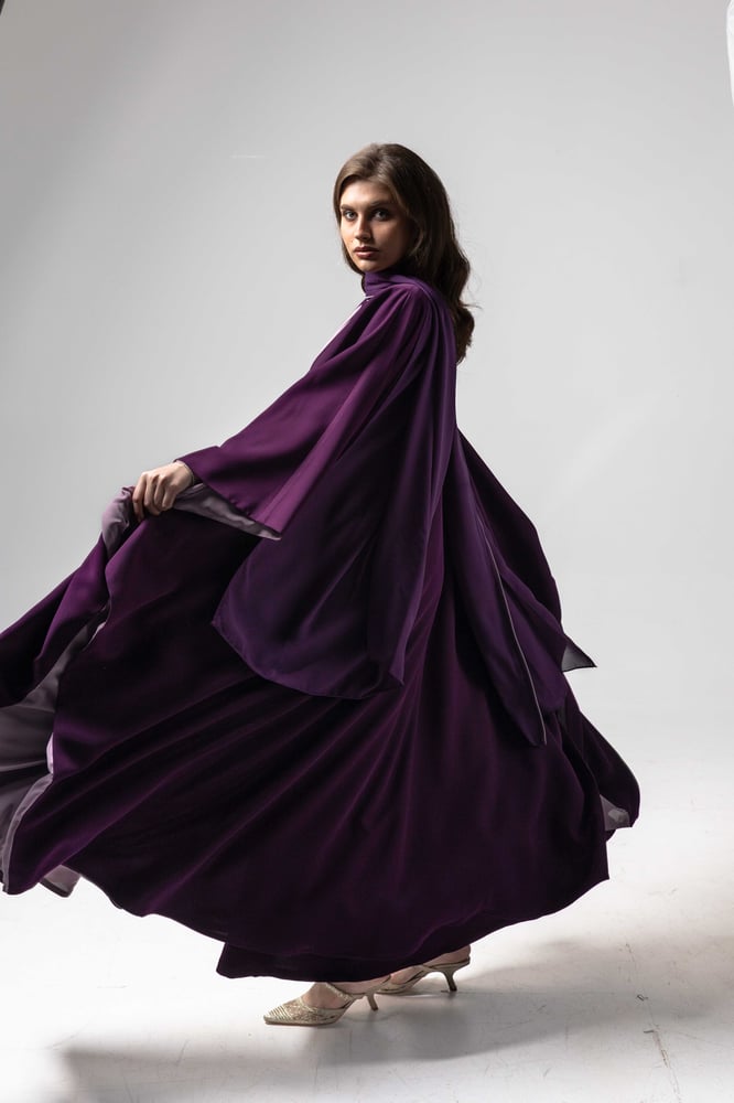10. Amethyst Bisht (طقم)