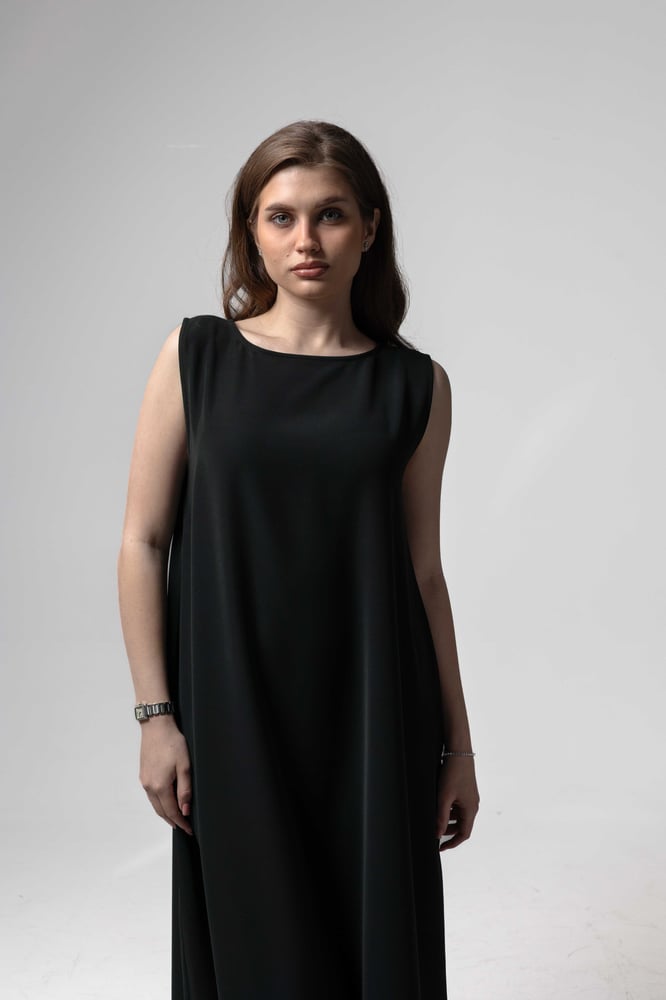 11. Olive Noir Bisht (طقم)