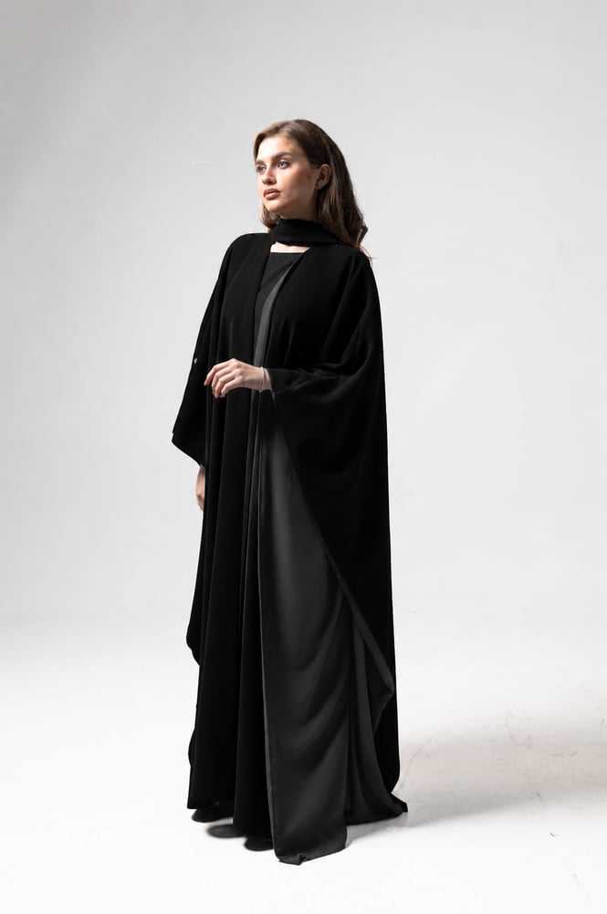 ‏12. Royal Black Bisht (طقم)