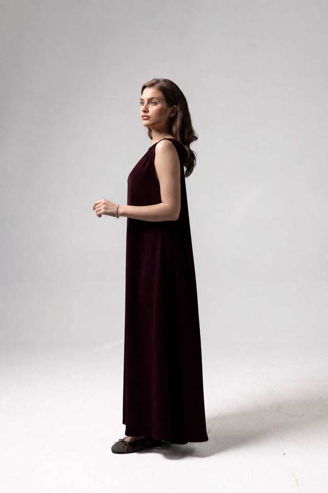 14. Amber Burgundy Bisht (طقم)