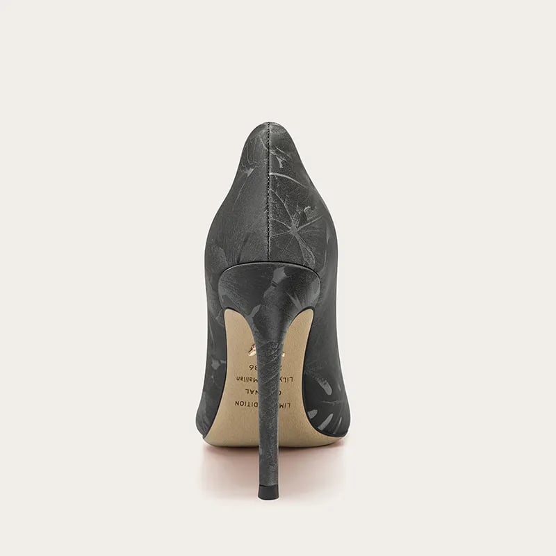 High heel shoe with elegant design and modern Chinese patterns
